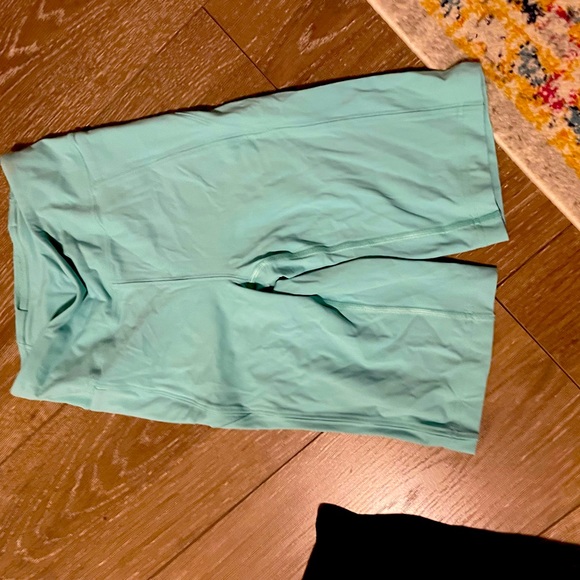 LULULEMON Nulux Biker Shorts - Sz 4 - Picture 1 of 2